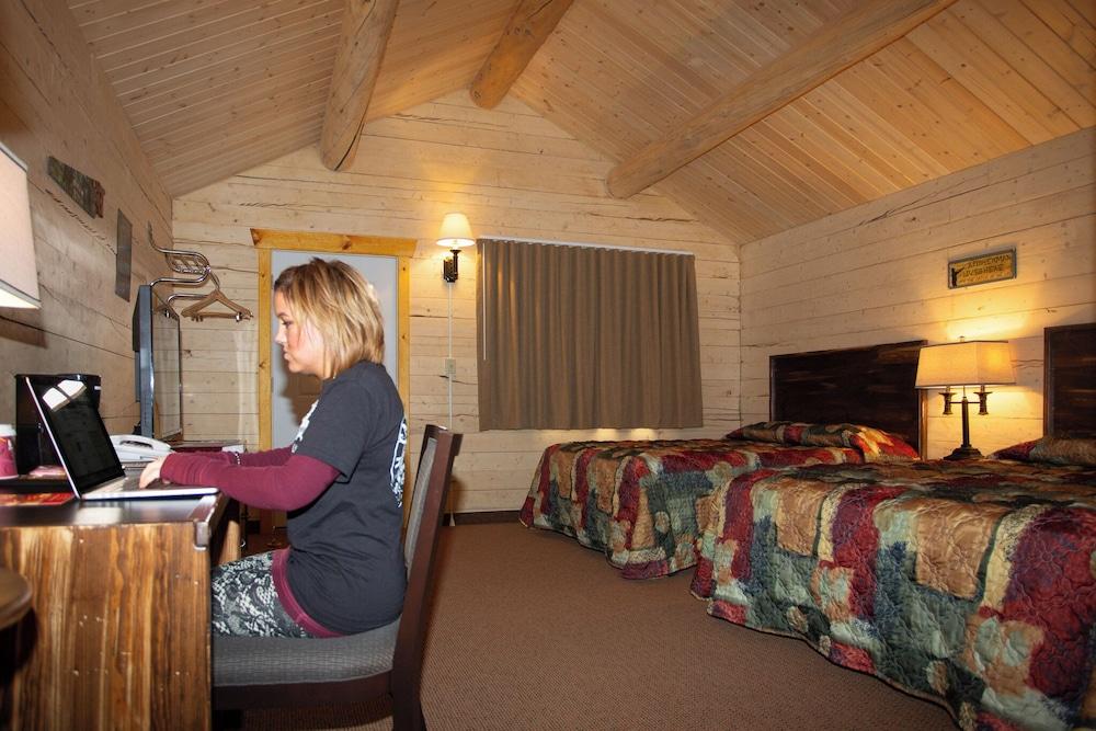 Young's Motel photo 3