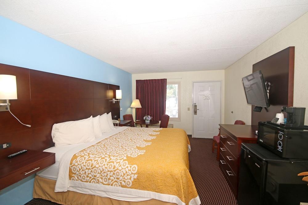 Hamilton Inn Jonesville NC photo 11