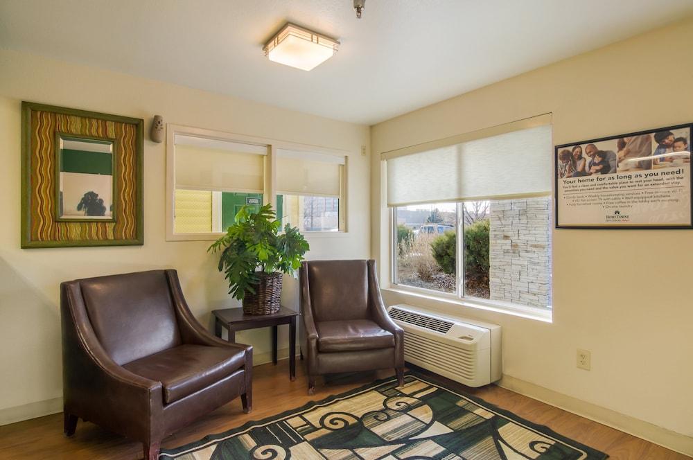 HomeTowne Studios By Red Roof Denver - Glendale/ Cherry Creek photo 2
