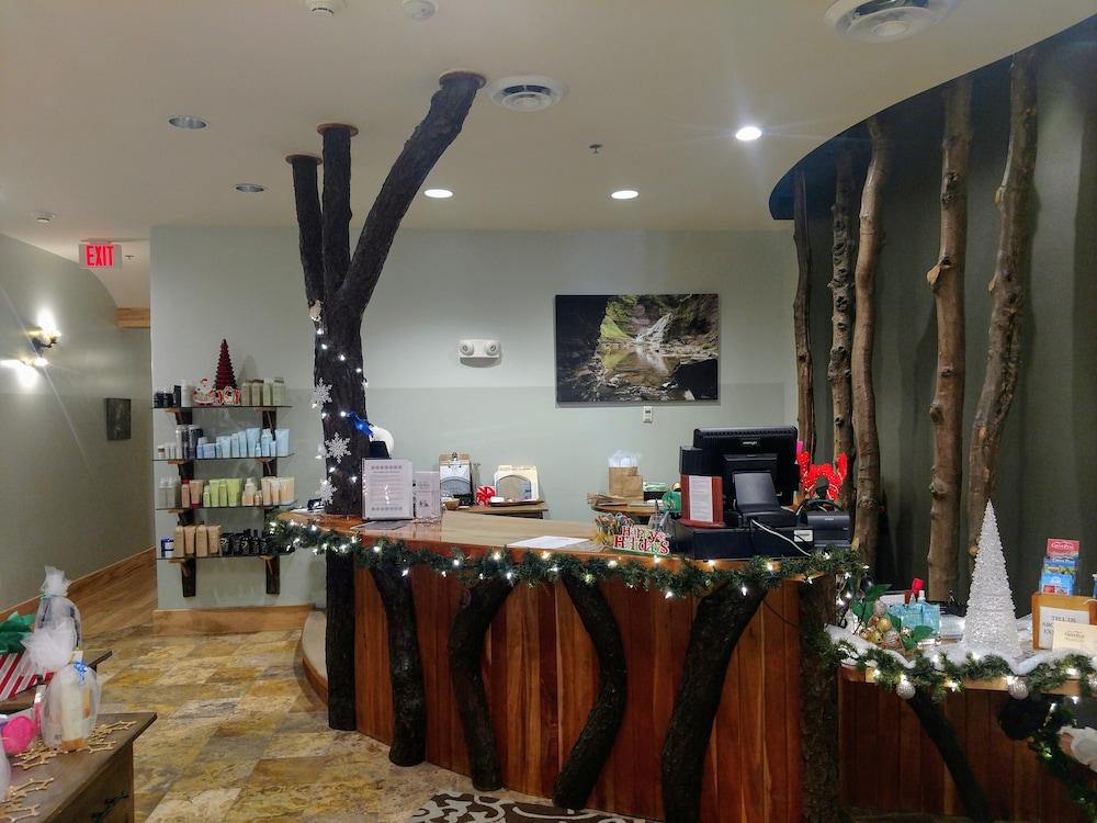 Hope Lake Lodge & Indoor Waterpark photo 82