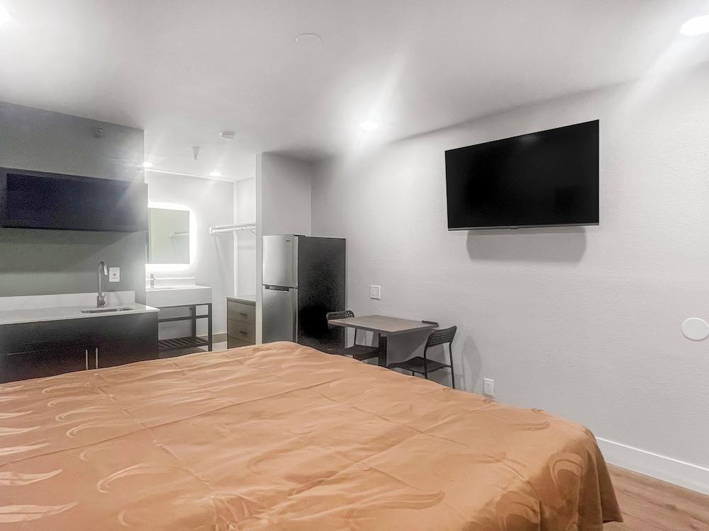 Value Suites Extended Stay photo 2