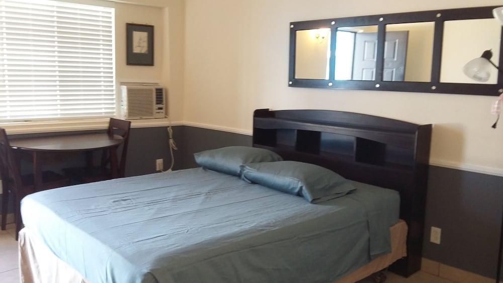 Traveler's Bed & Breakfast Hostel photo 14