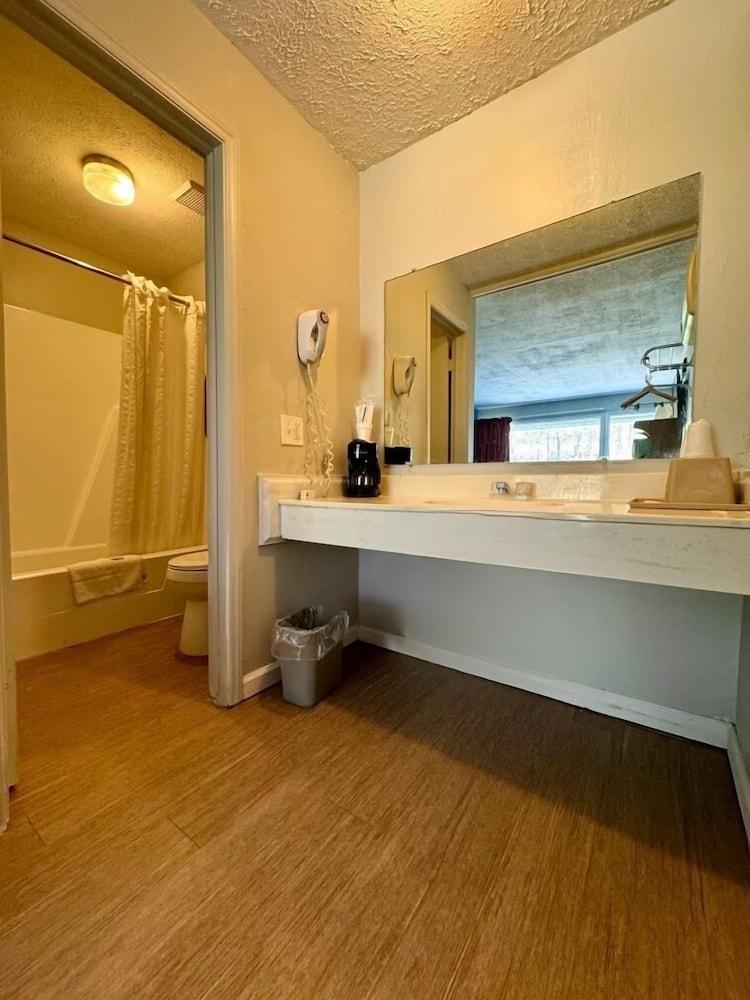 Rodeway Inn Church Hill - Tri Cities Area photo 35
