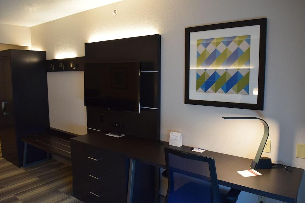 Holiday Inn Express Hotel & Suites Sparta by IHG photo 3