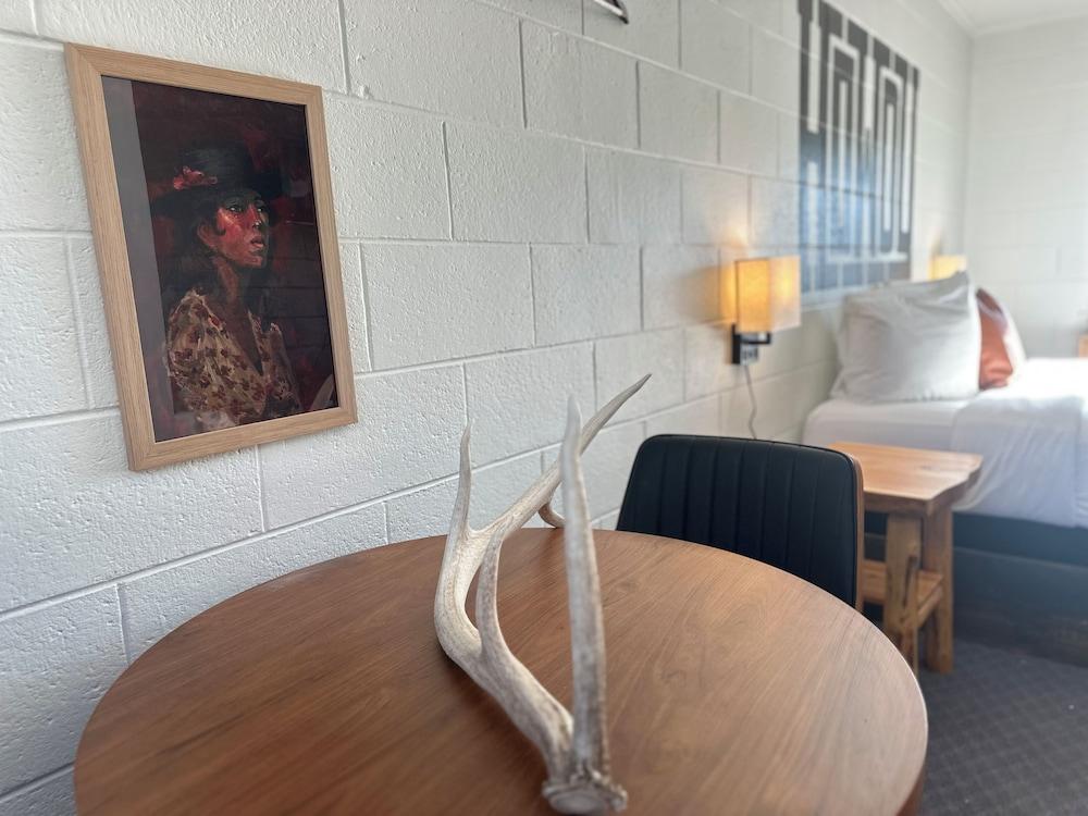 Elk Antler Inn photo 17