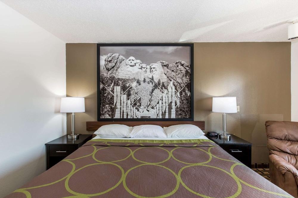 Super 8 by Wyndham Wayne photo 15