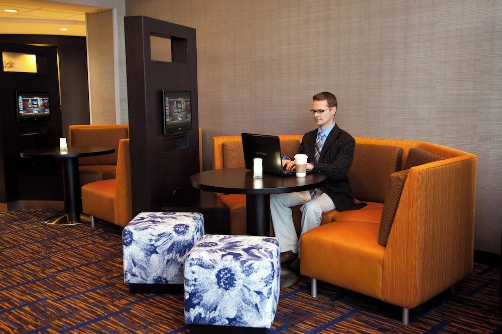 Courtyard by Marriott La Crosse photo 56
