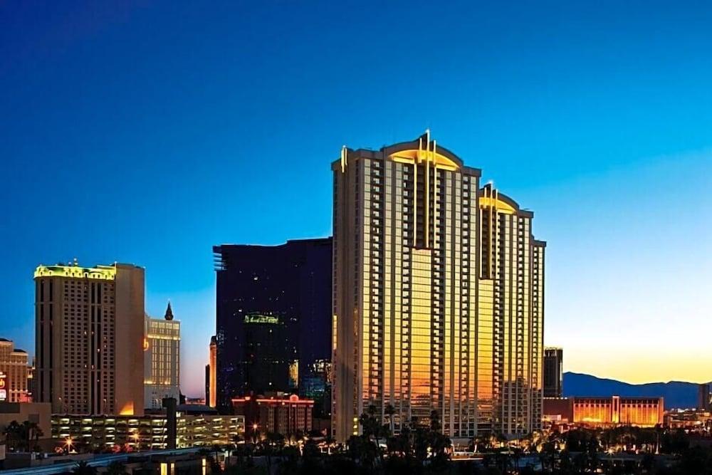 MGM Signature Executive Suite photo 6