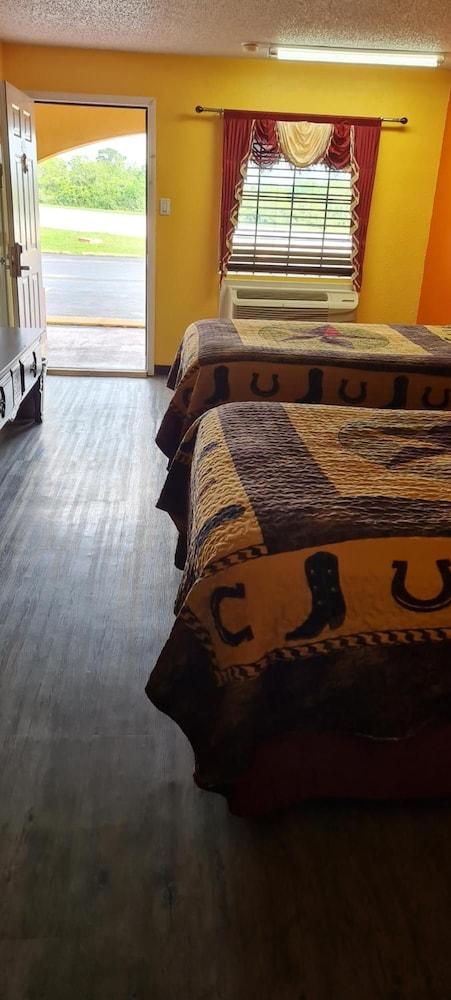 Chaparral Motel photo 21