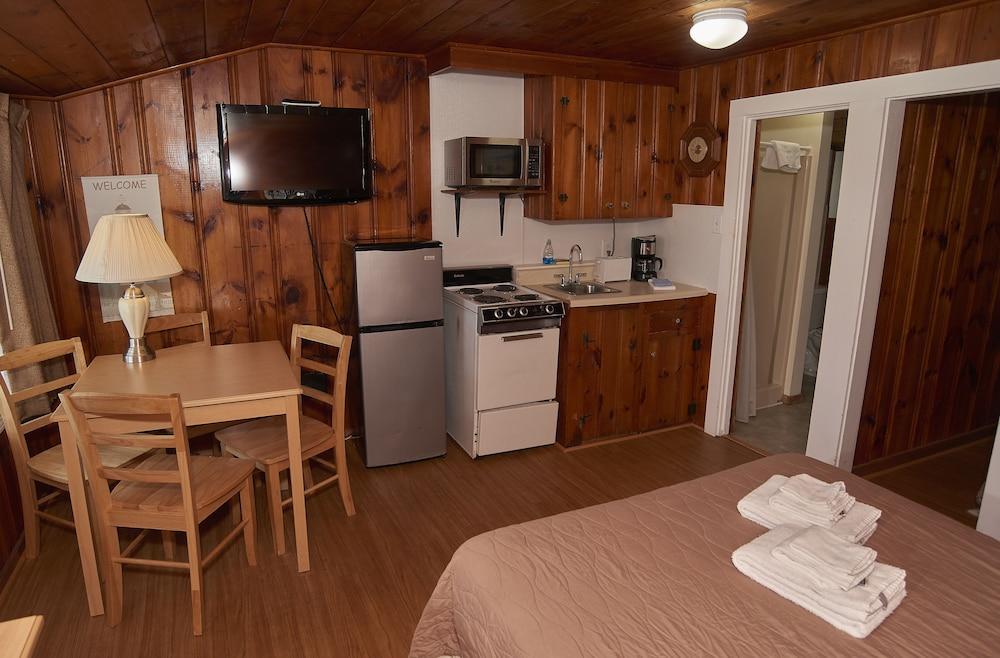 Marguerite Motel photo 27