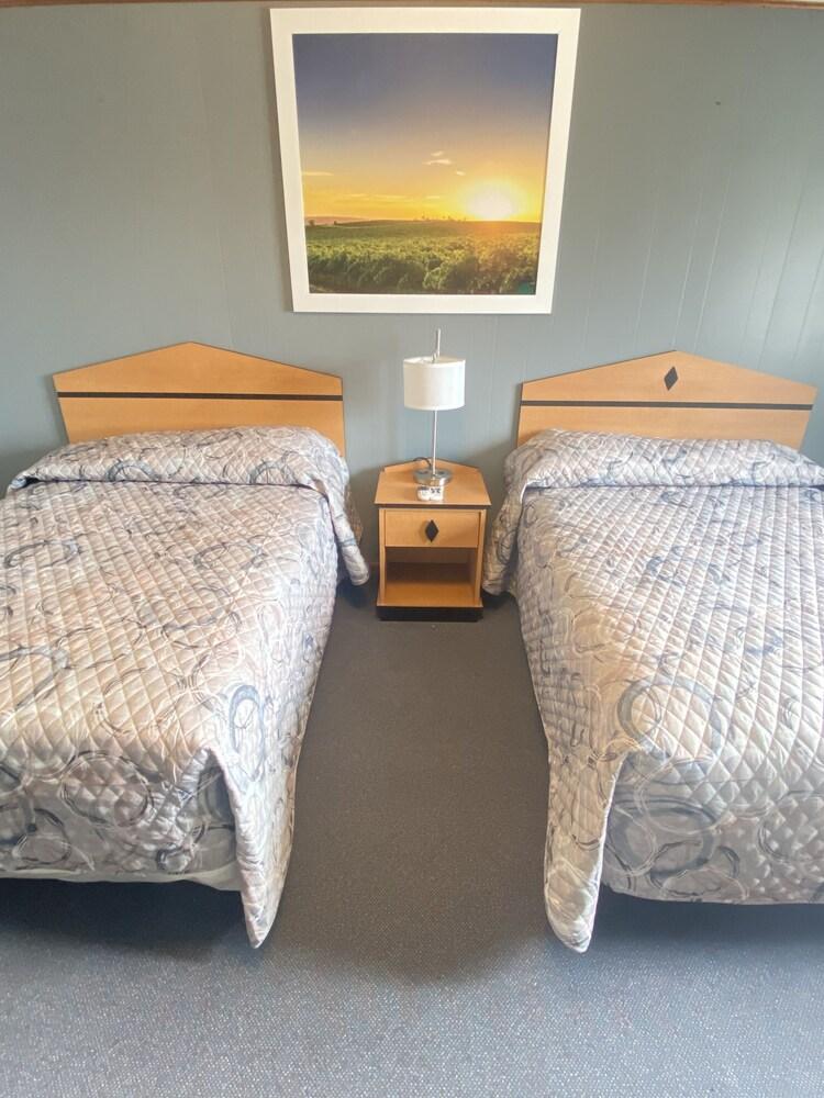 Economy Inn Motel photo 18