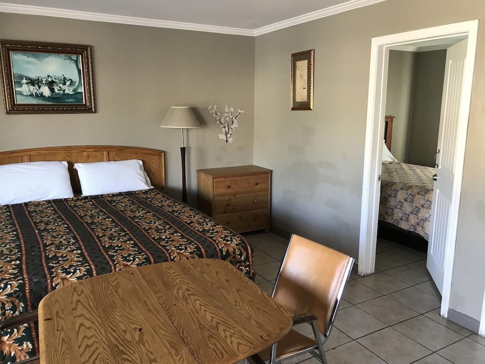 Sunshine Village Motel photo 10