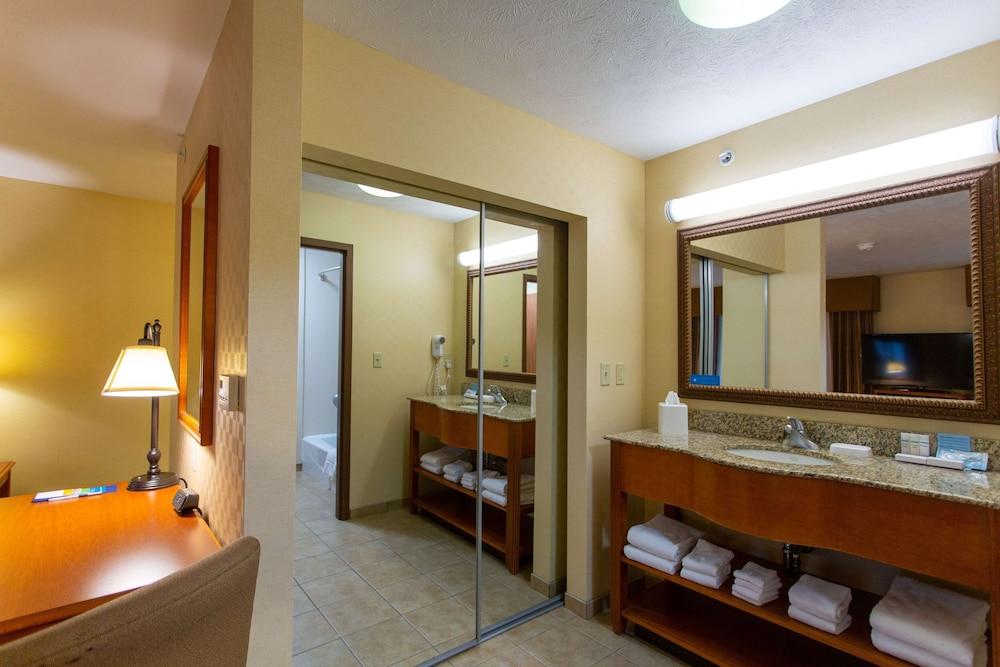 Hampton Inn Waterloo Cedar Valley photo 64