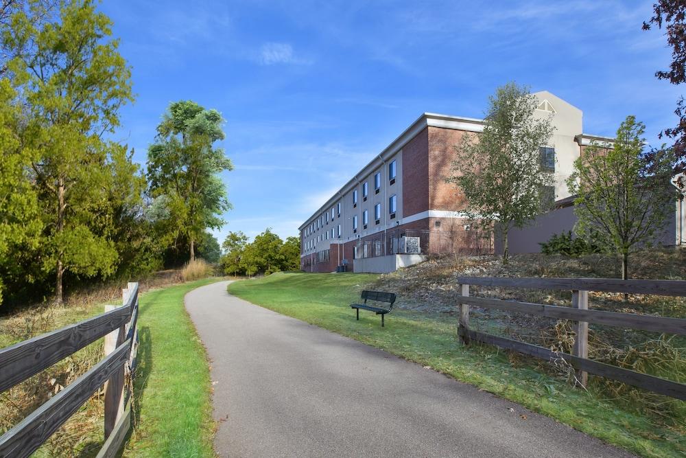 Holiday Inn Express Hotel & Suites Niles by IHG photo 43
