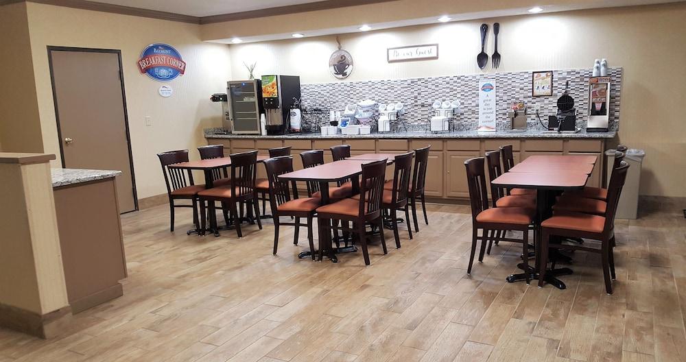 Baymont by Wyndham Belleville Airport Area photo 25