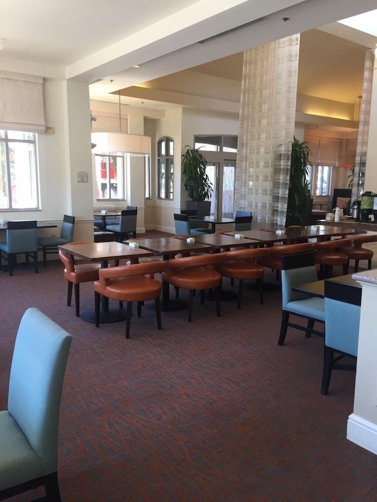 Hilton Garden Inn Palm Springs - Rancho Mirage photo 2