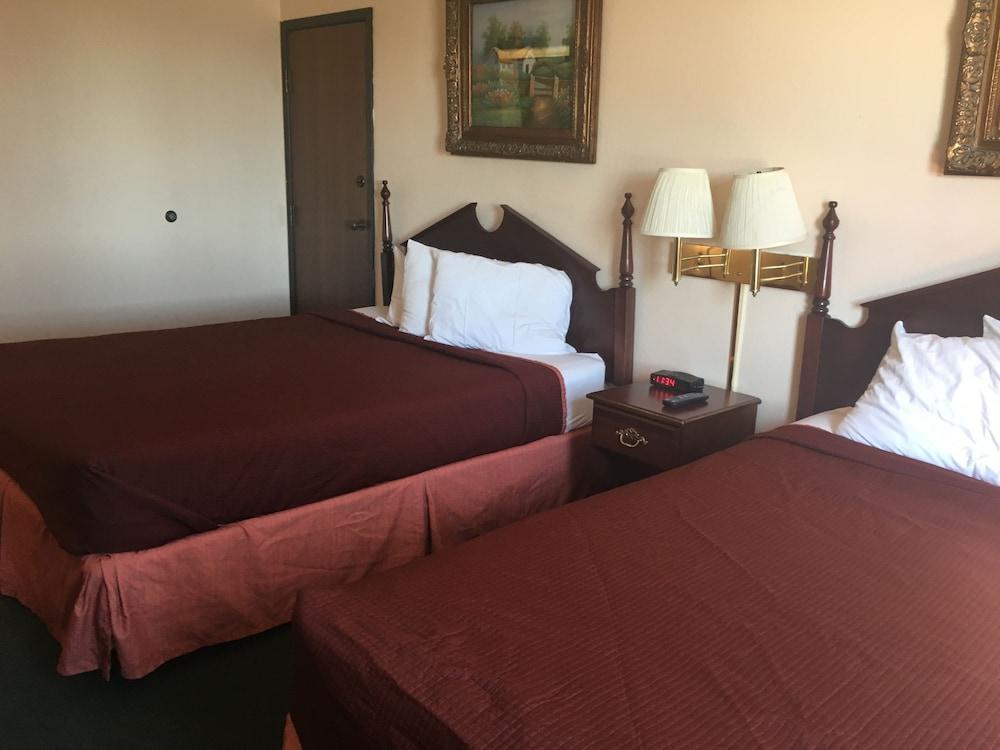 Derby Inn & Suites photo 12