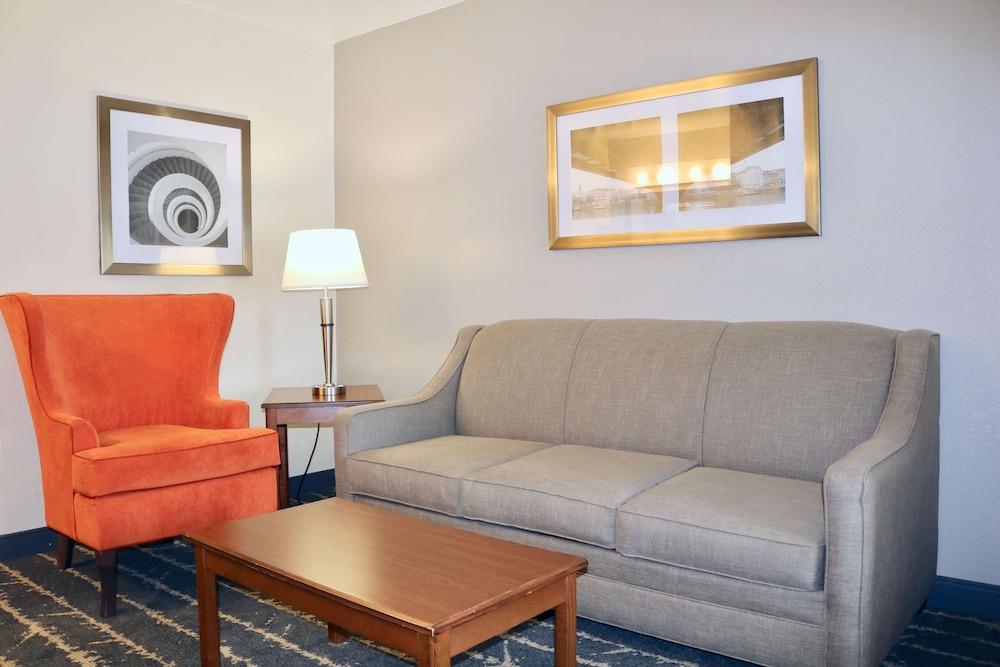 Best Western Fostoria Inn & Suites photo 5