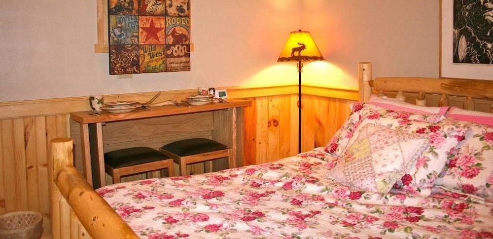 Hinckley's Dreamwood Cottages photo 39