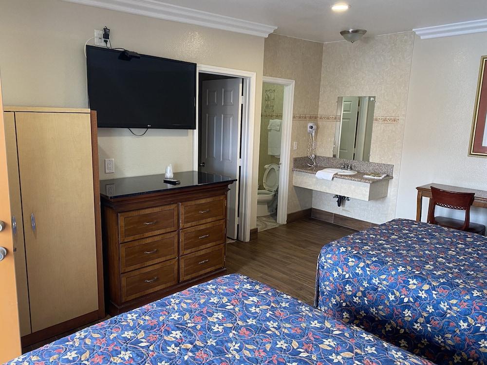 Palace Inn Oxnard photo 16