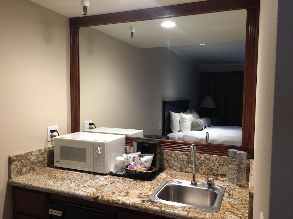 Coast Burbank Hotel photo 14
