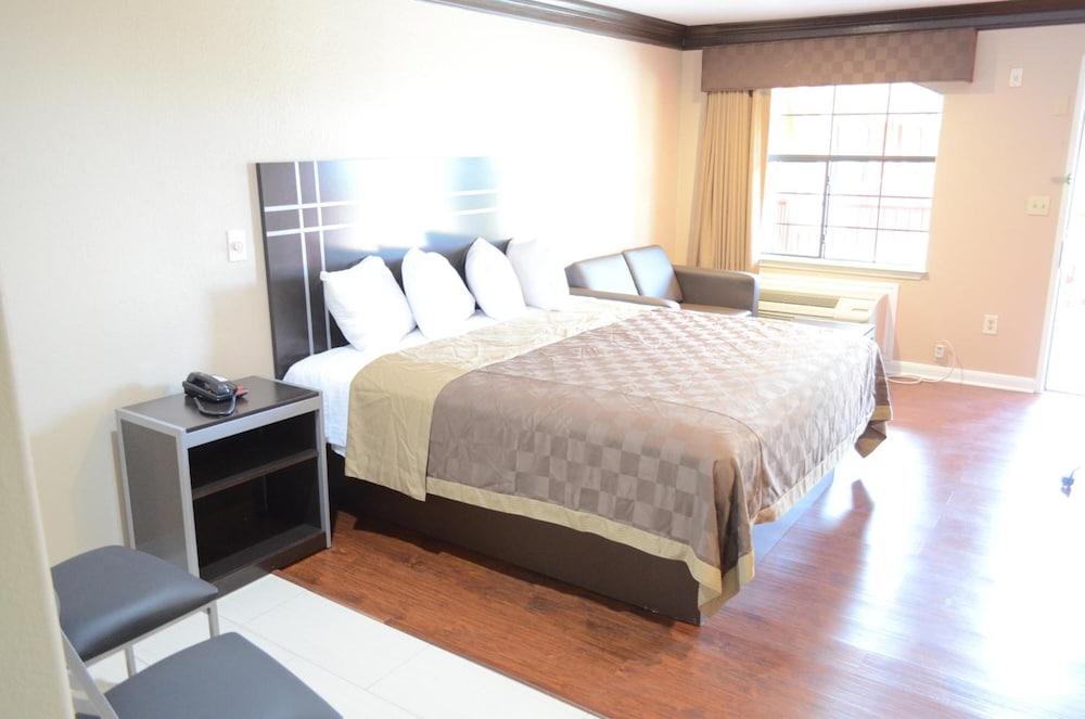 Regency Inn photo 6