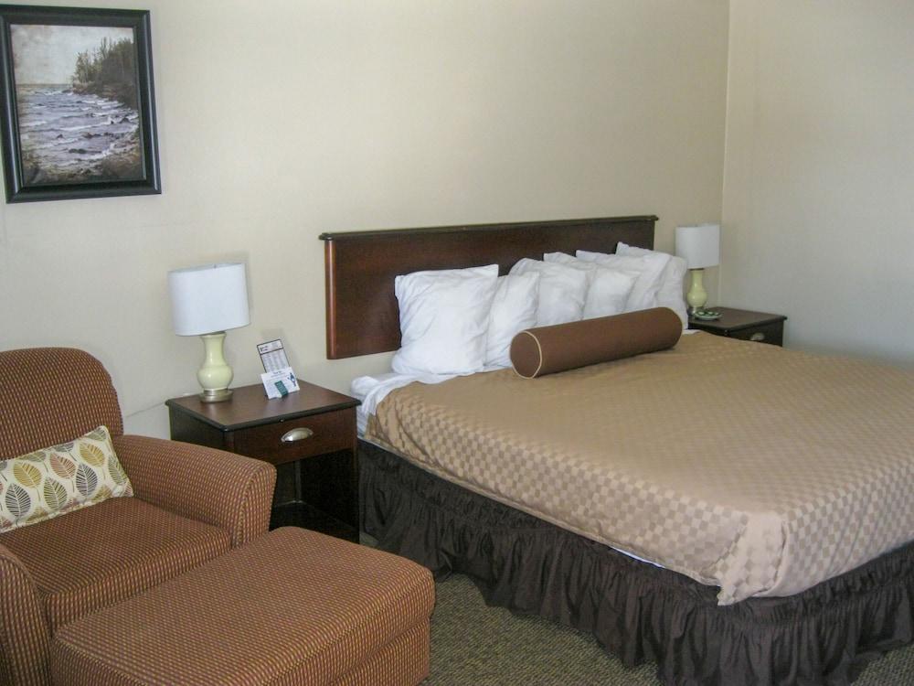 Cedar Hill Lodge photo 49