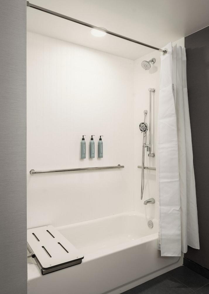 Courtyard by Marriott Brunswick photo 15