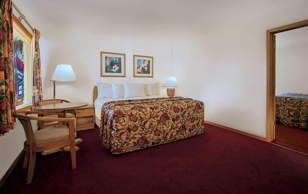 Shamrock Motel photo 16