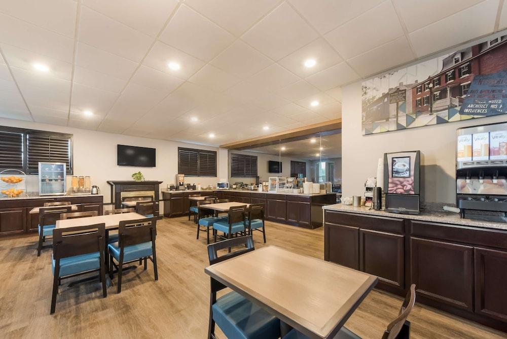 Baymont by Wyndham Westampton photo 26