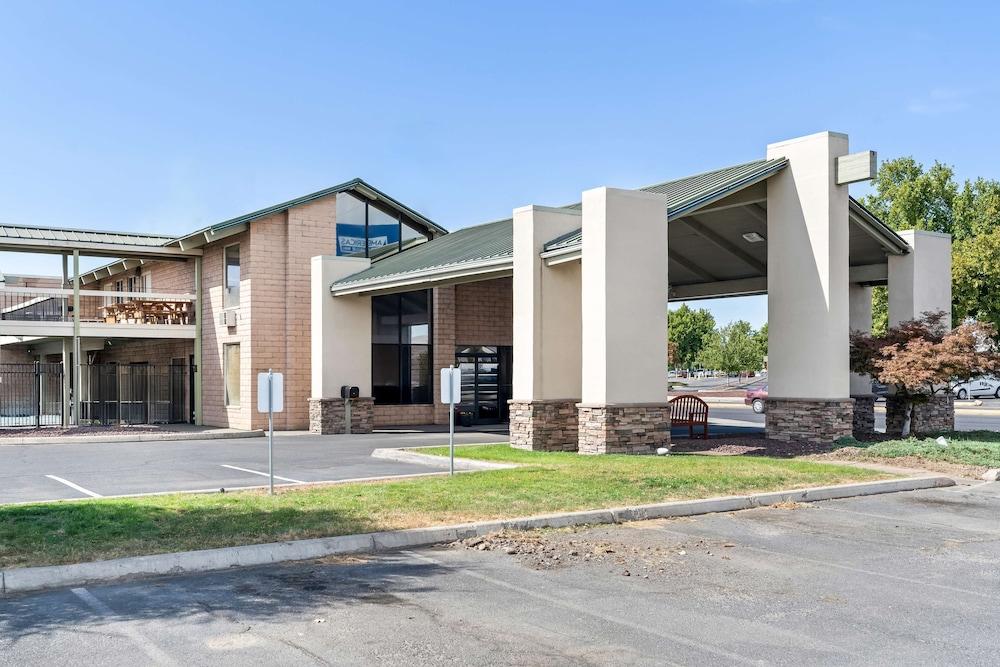 Americas Best Value Inn Yakima photo 1