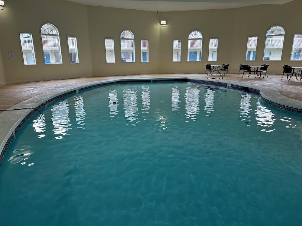 Whaler Inn and Suites photo 37