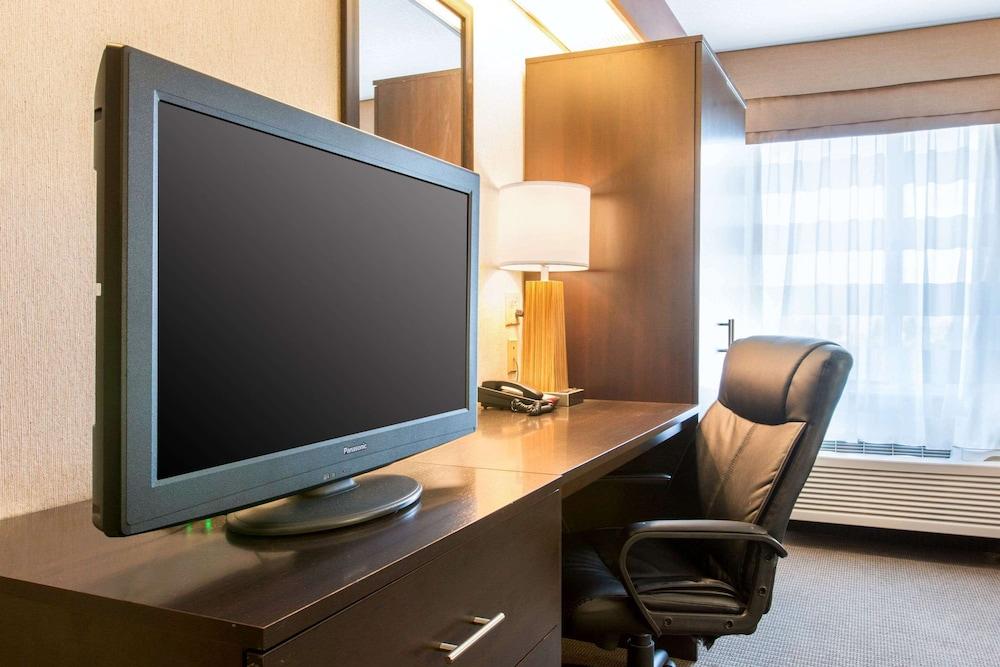Sleep Inn & Suites Oregon - Toledo photo 26