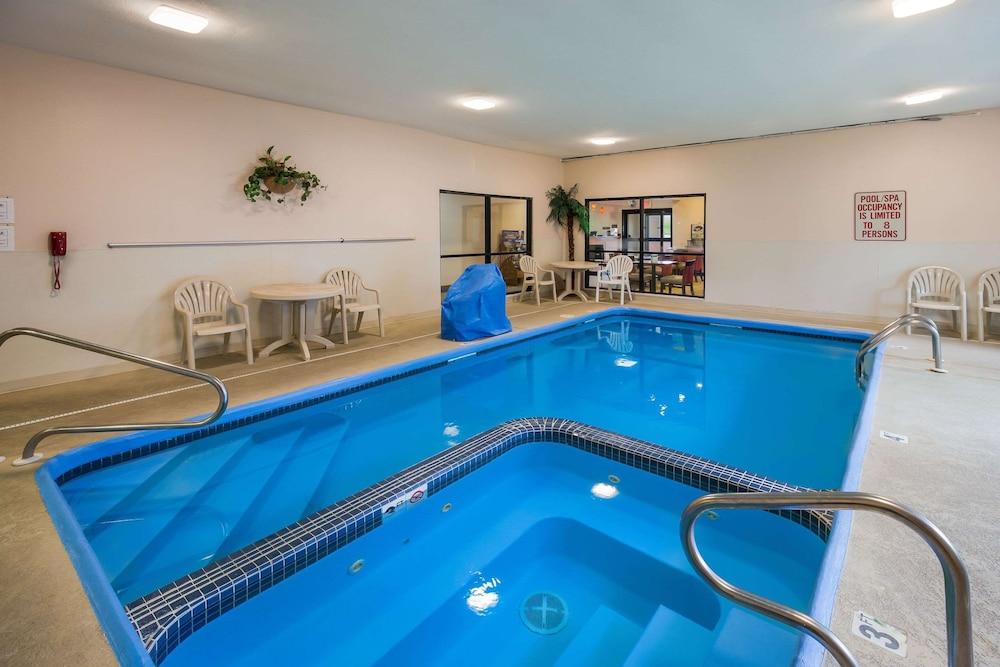 Quality Inn I-70 Near Kansas Speedway photo 33