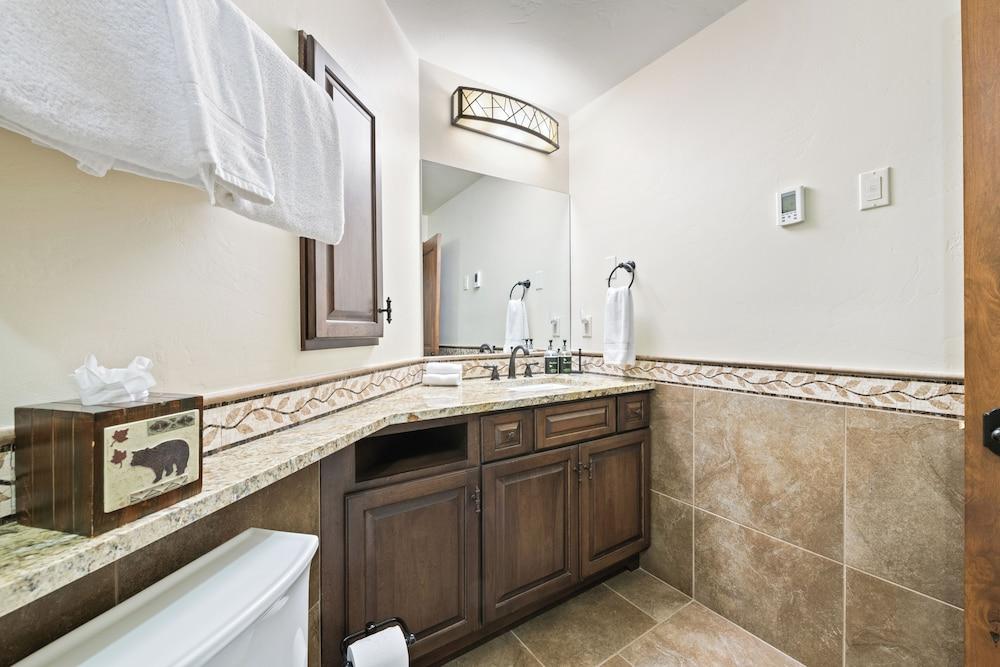 The Vail Spa Condominiums photo 50