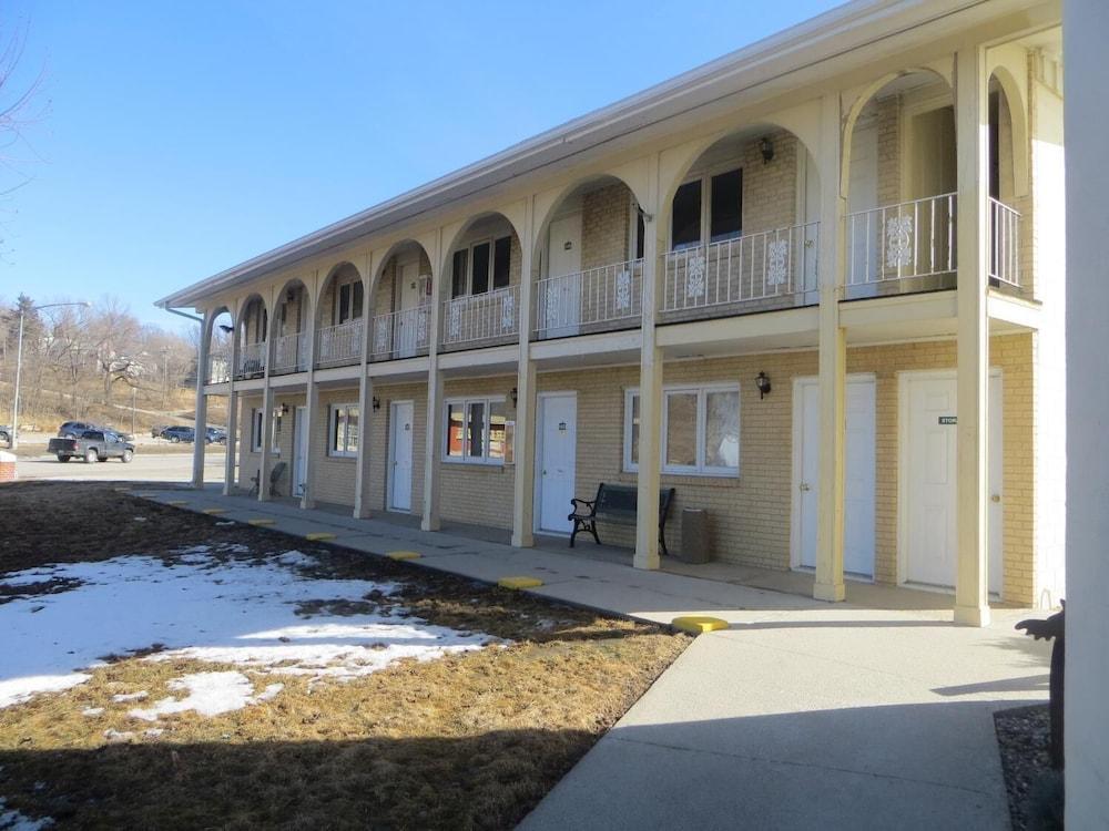 The Park Motel photo 9