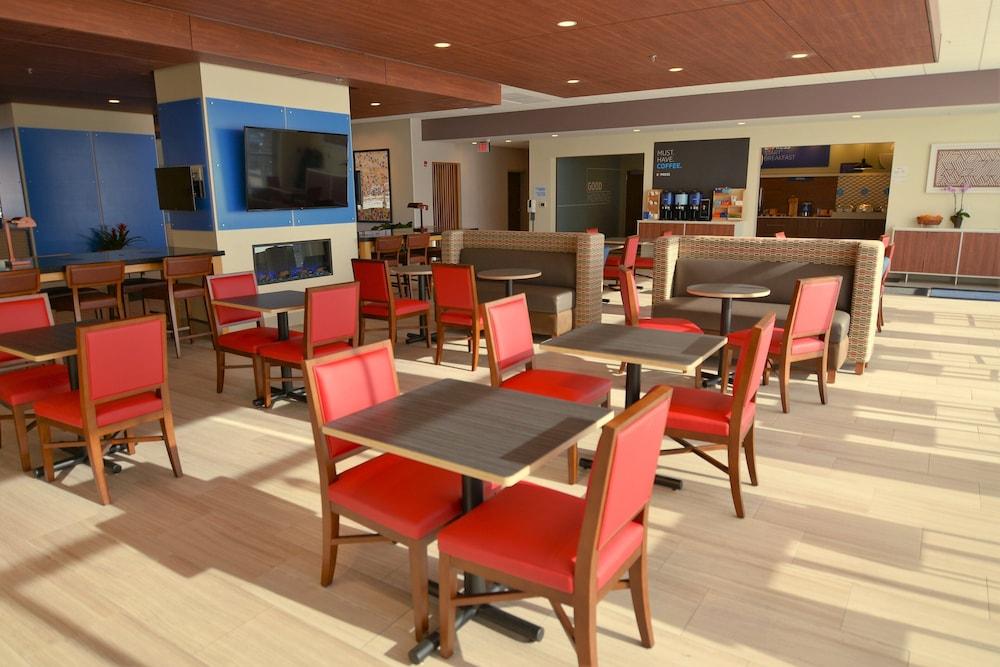 Holiday Inn Express & Suites Onalaska La Crosse Area by IHG photo 33