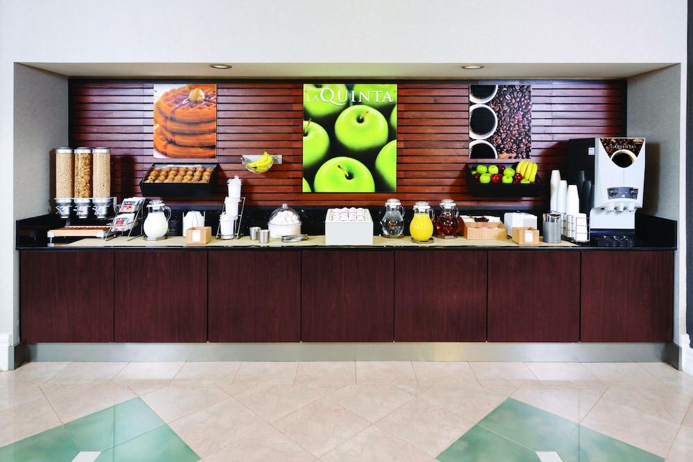 La Quinta Inn & Suites by Wyndham Katy photo 25