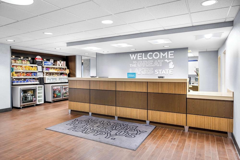 Hampton Inn Grand Rapids-North photo 20