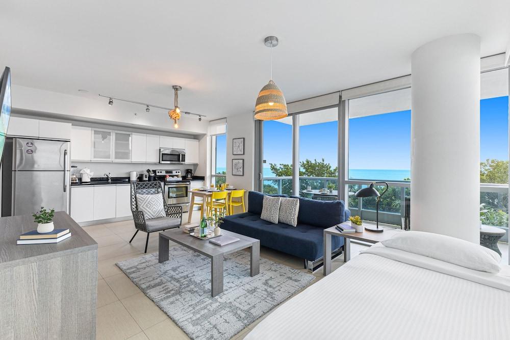 Dharma Home Suites Miami at Monte Carlo photo 13