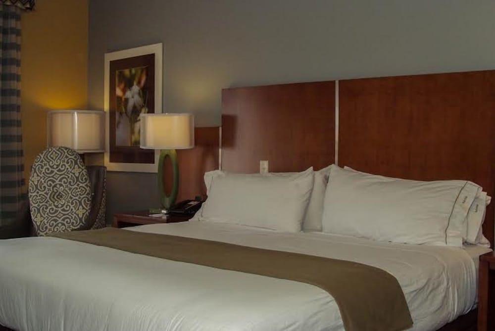 Holiday Inn Express & Suites Perry-National Fairground Area #34 by IHG photo 16
