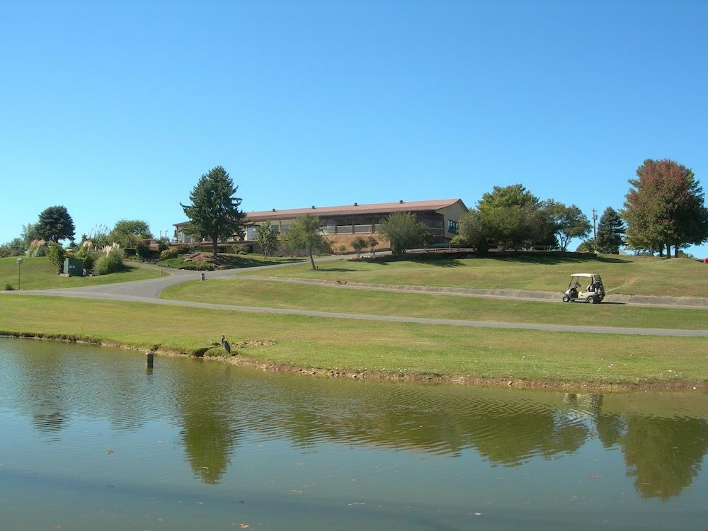 Baneberry Golf and Resort photo 1