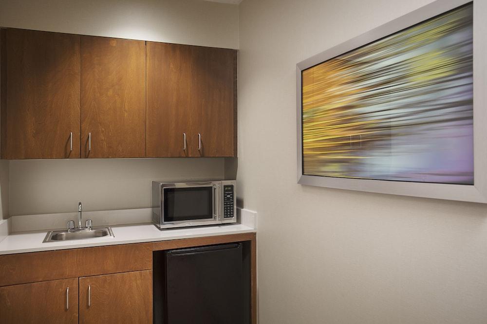 Holiday Inn Grand Rapids Airport by IHG photo 3