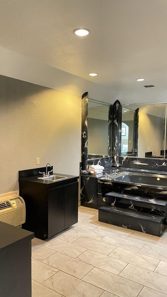 Island Suites photo 34