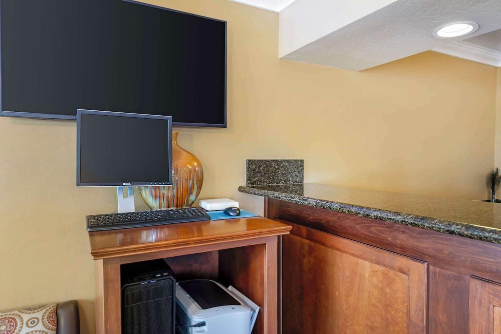 Best Western Hanford Inn photo 39