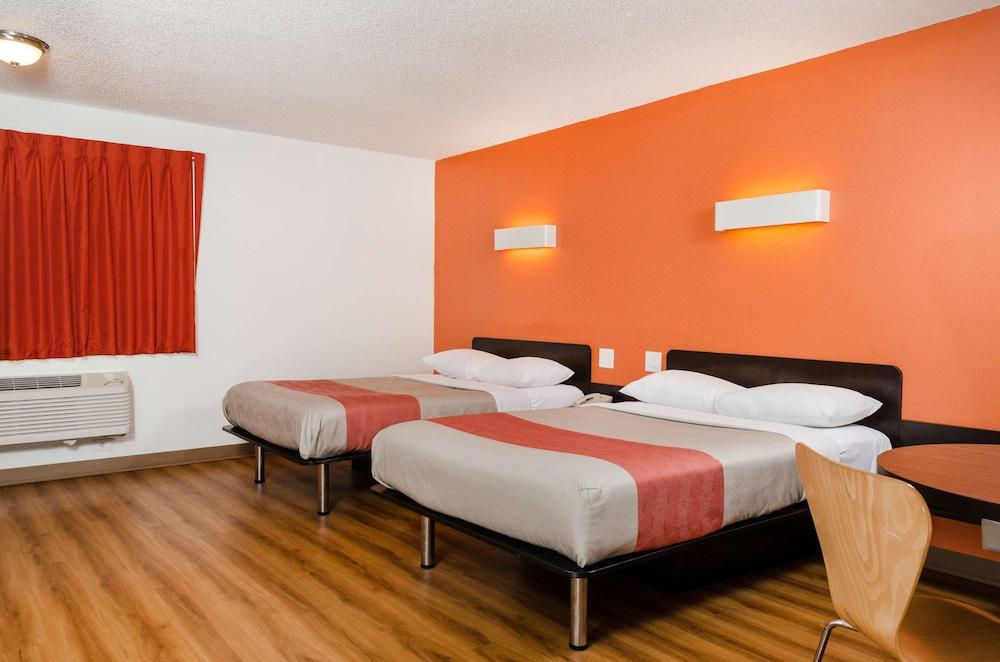 Ramada by Wyndham Merced photo 12