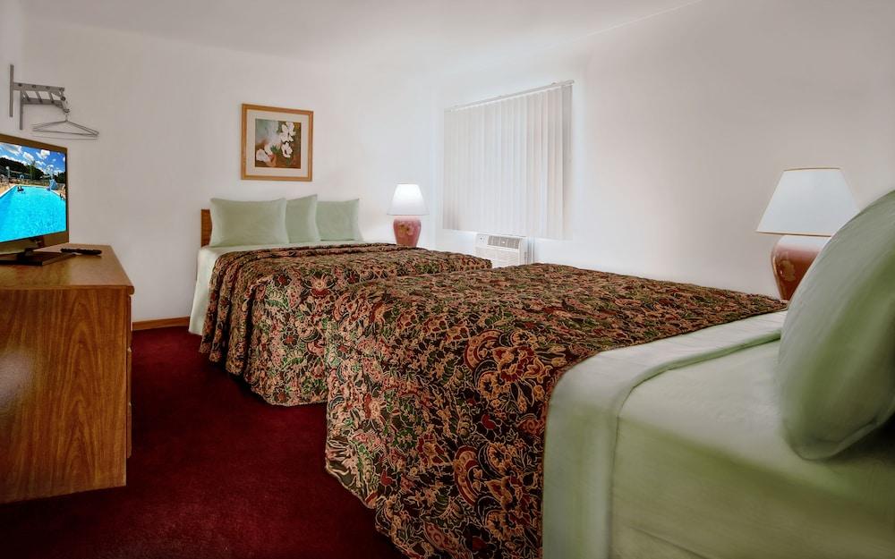 Shamrock Motel photo 18