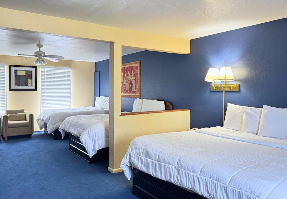 Westwoods Motel photo 2