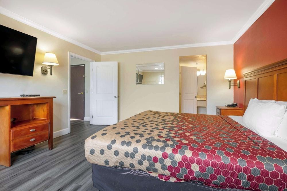 Econo Lodge Moreno Valley photo 26
