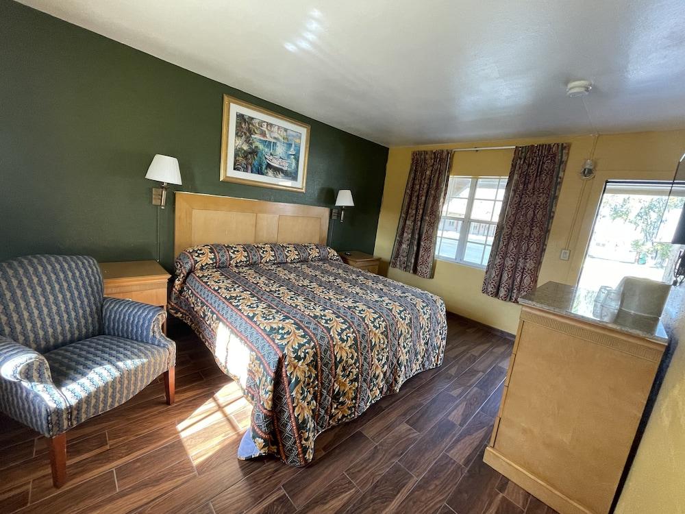 Shangri La Motel photo 11
